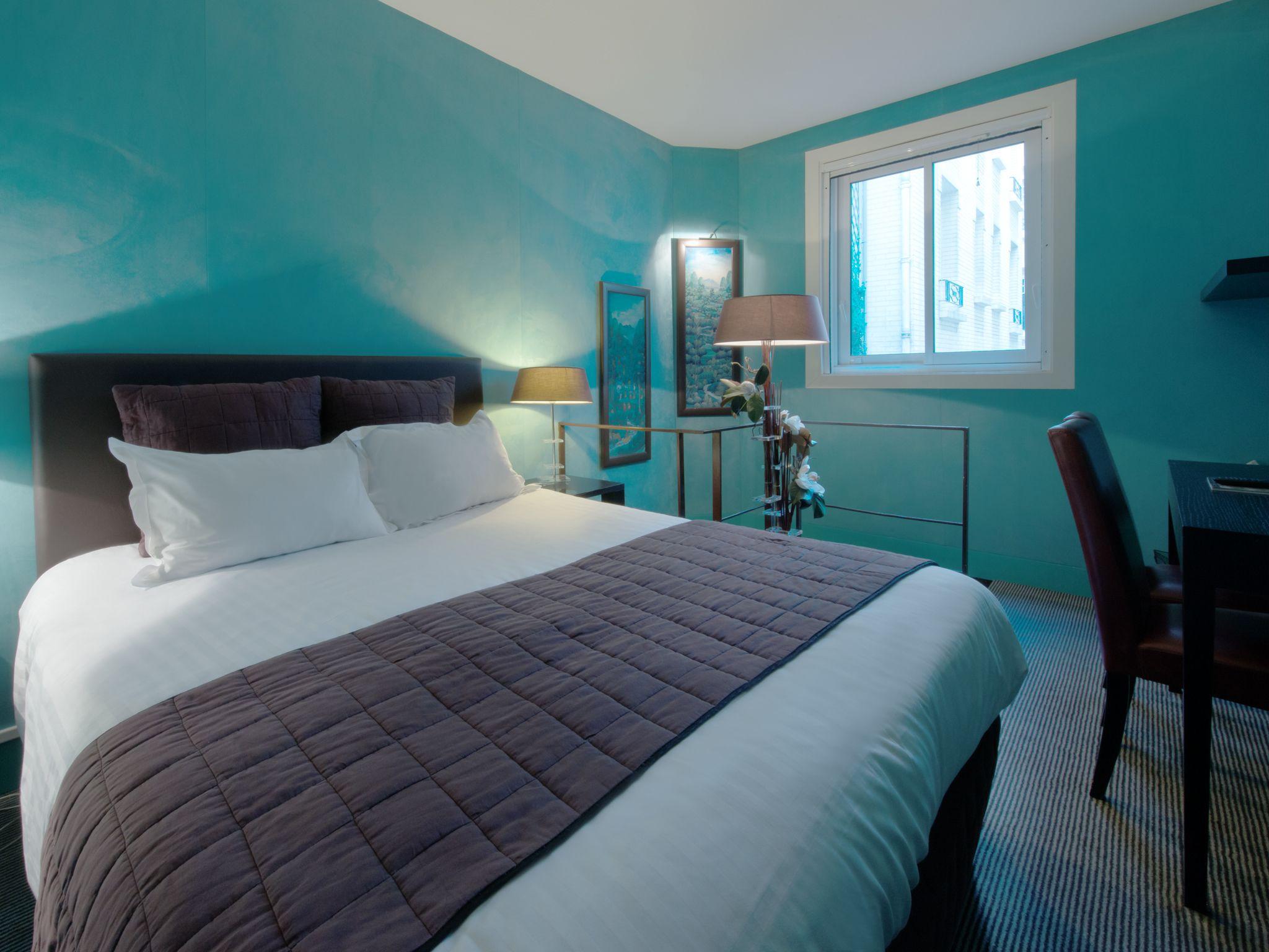 Makom Pereire Hotel 3*